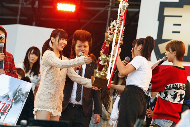 ファイル:ゆるゆるカラオケ大会 MYP 岩佐美咲.jpg