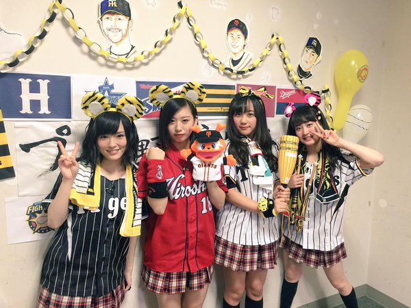 ファイル:開幕直前! プロ野球女子会のメンバー.jpg