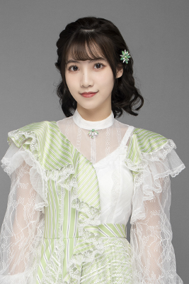 ファイル:2023年AKB48 Team SHプロフィール 施可妍.jpg