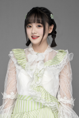 ファイル:2023年AKB48 Team SHプロフィール 彭露萱.jpg