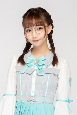 ファイル:2022年AKB48 Team SHプロフィール 沈莹 3.jpg