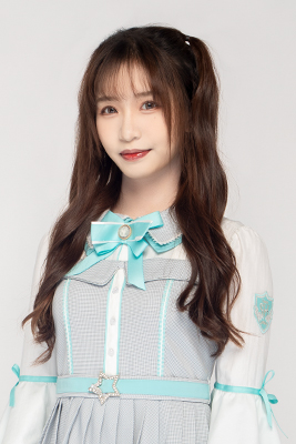 ファイル:2022年AKB48 Team SHプロフィール 王安妮 3.jpg
