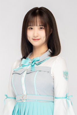 ファイル:2022年AKB48 Team SHプロフィール 周念琪 3.jpg