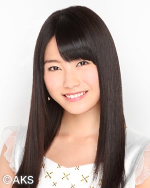 ファイル:2013年AKB48プロフィール 横山由依.jpg