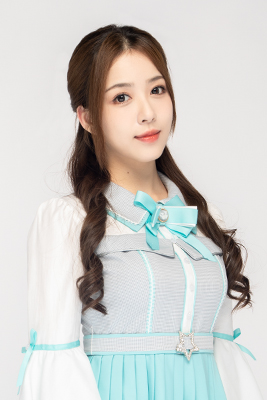 ファイル:2022年AKB48 Team SHプロフィール 毛唯嘉 3.jpg