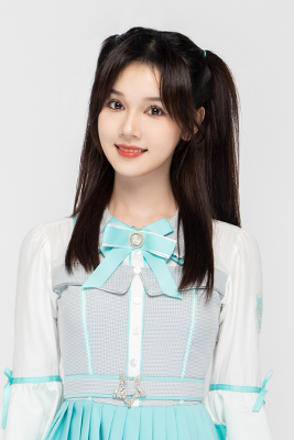 ファイル:2022年AKB48 Team SHプロフィール 刘念 3.jpg