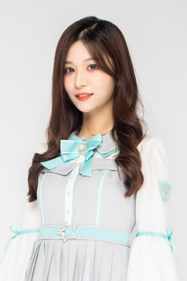 ファイル:2022年AKB48 Team SHプロフィール 李佳慧 3.jpg