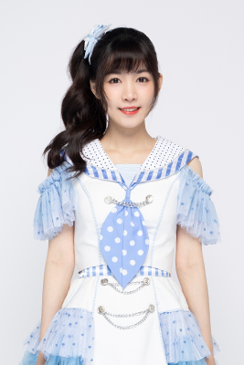 ファイル:2022年AKB48 Team SHプロフィール 陈嘉意 2.jpg