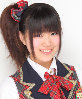ファイル:2010年AKB48プロフィール 山内鈴蘭 2.jpg