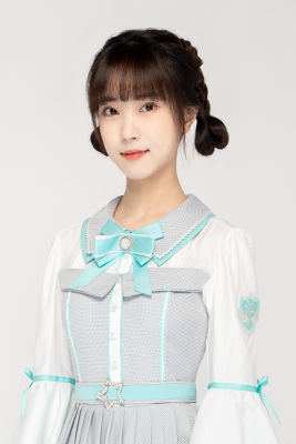 ファイル:2022年AKB48 Team SHプロフィール 邱笛尔 3.jpg