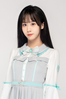 ファイル:2022年AKB48 Team SHプロフィール 张诗瑜 3.jpg
