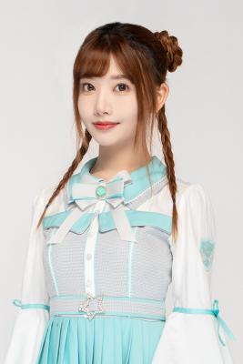 ファイル:2022年AKB48 Team SHプロフィール 曾鸶淳 3.jpg