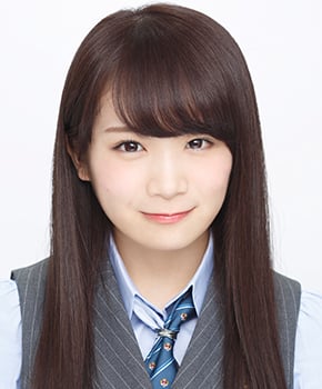 ファイル:2016年乃木坂46プロフィール 秋元真夏.jpg