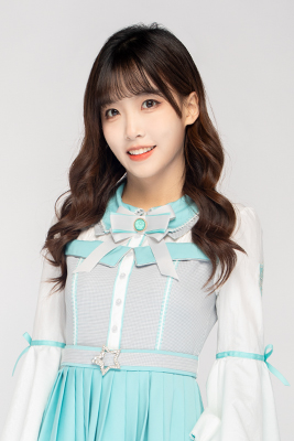 ファイル:2022年AKB48 Team SHプロフィール 孔珂昕 3.jpg