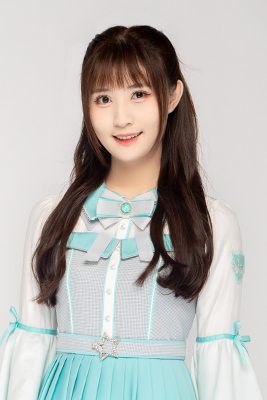 ファイル:2022年AKB48 Team SHプロフィール 张倩霏 3.jpg