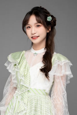 ファイル:2023年AKB48 Team SHプロフィール 王安妮.jpg