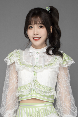 ファイル:2023年AKB48 Team SHプロフィール 孔珂昕.jpg
