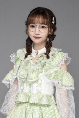 ファイル:2023年AKB48 Team SHプロフィール 沈莹.jpg