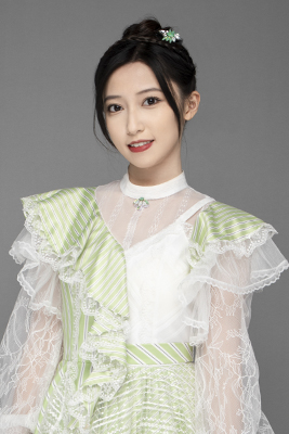 ファイル:2023年AKB48 Team SHプロフィール 施蔼倍.jpg