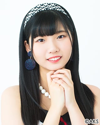 ファイル:2018年HKT48プロフィール 石安伊 2.jpg