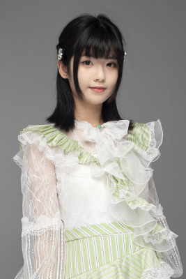 ファイル:2023年AKB48 Team SHプロフィール 杜昕懿.jpg