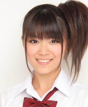 ファイル:2009年AKB48プロフィール 山内鈴蘭.jpg