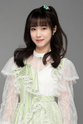 ファイル:2023年AKB48 Team SHプロフィール 邱笛尔.jpg