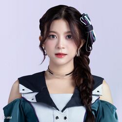 2025年BNK48プロフィール Popper.jpg