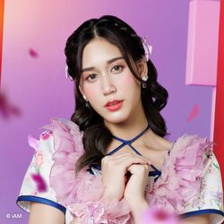 2023年BNK48プロフィール Issaree Taweegulpanit 2.jpg