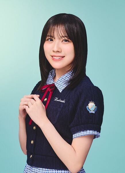 ファイル:2025年日向坂46プロフィール 森本茉莉.jpg