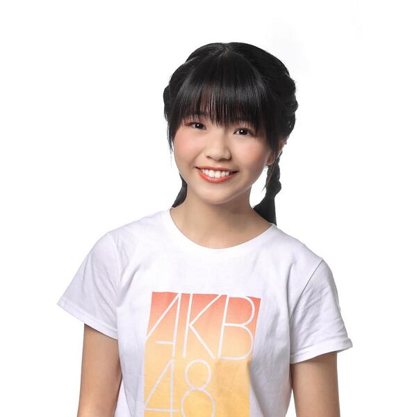 ファイル:2018年AKB48 Team TPプロフィール 王逸嘉.jpg