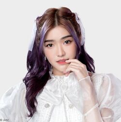 2022年BNK48プロフィール Jennis Oprasert 3.jpg
