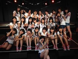 2013年11月5日 HKT48 研究生「PARTYが始まるよ」.jpg