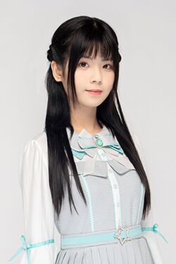 2022年AKB48 Team SHプロフィール 杜昕懿 3.jpg