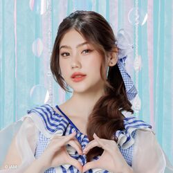 2023年BNK48プロフィール Chanikhan Busadee 3.jpg