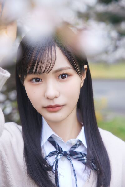ファイル:2025年櫻坂46プロフィール 中川智尋.jpg