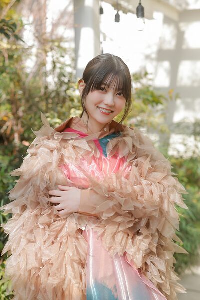 ファイル:2025年11th Single BACKS LIVE!!プロフィール 幸阪茉里乃.jpg