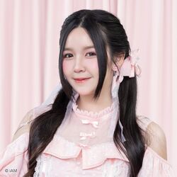 2025年BNK48プロフィール Earth 2.jpg