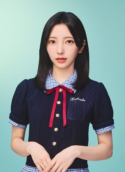 ファイル:2025年日向坂46プロフィール 小西夏菜実.jpg