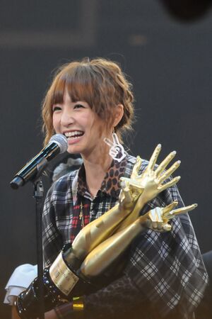 AKB48 24thシングル選抜じゃんけん大会 優勝者 篠田麻里子.jpg