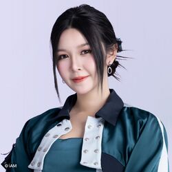 2025年BNK48プロフィール Earth.jpg