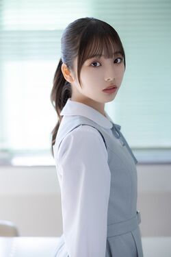 2025年日向坂46プロフィール 全身 下田衣珠季.jpg