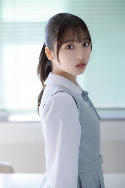 ファイル:2025年日向坂46プロフィール 全身 下田衣珠季.jpg