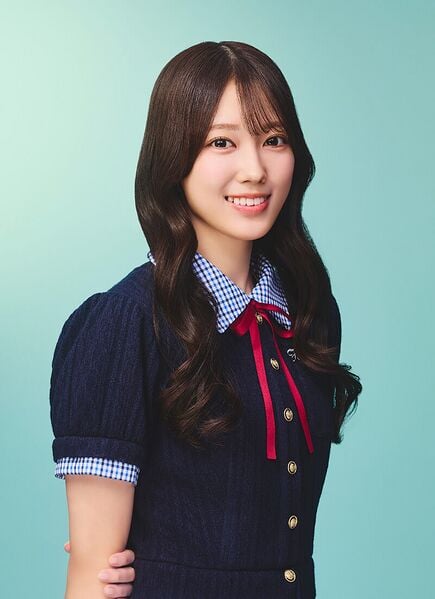 ファイル:2025年日向坂46プロフィール 清水理央.jpg