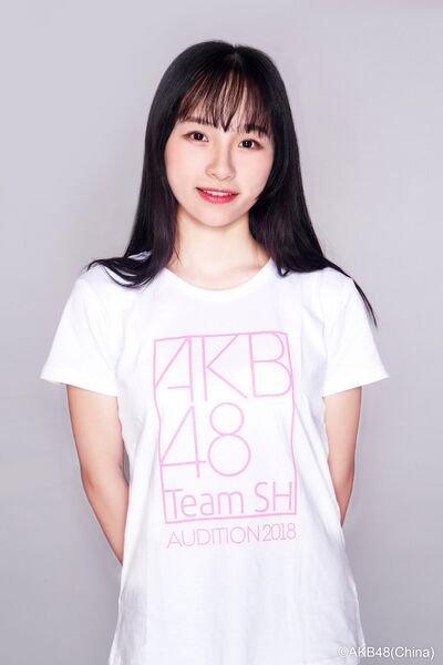 ファイル:2018年AKB48 Team SHプロフィール 陈怡欣.jpg