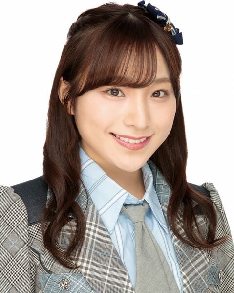 ファイル:2018年AKB48チーム8プロフィール 左伴彩佳.jpg