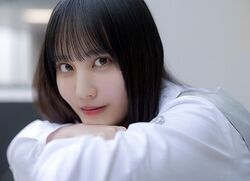 2025年日向坂46プロフィール 全身 松尾桜.jpg