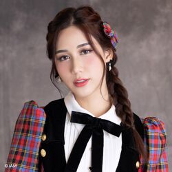 2023年BNK48プロフィール Issaree Taweegulpanit 4.jpg