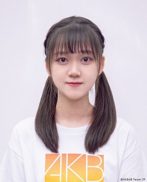 ファイル:2023年AKB48 Team TPプロフィール 陳穎臻.jpg