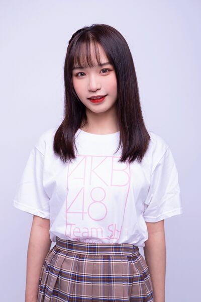 ファイル:2020年AKB48 Team SHプロフィール 王安妮.jpg